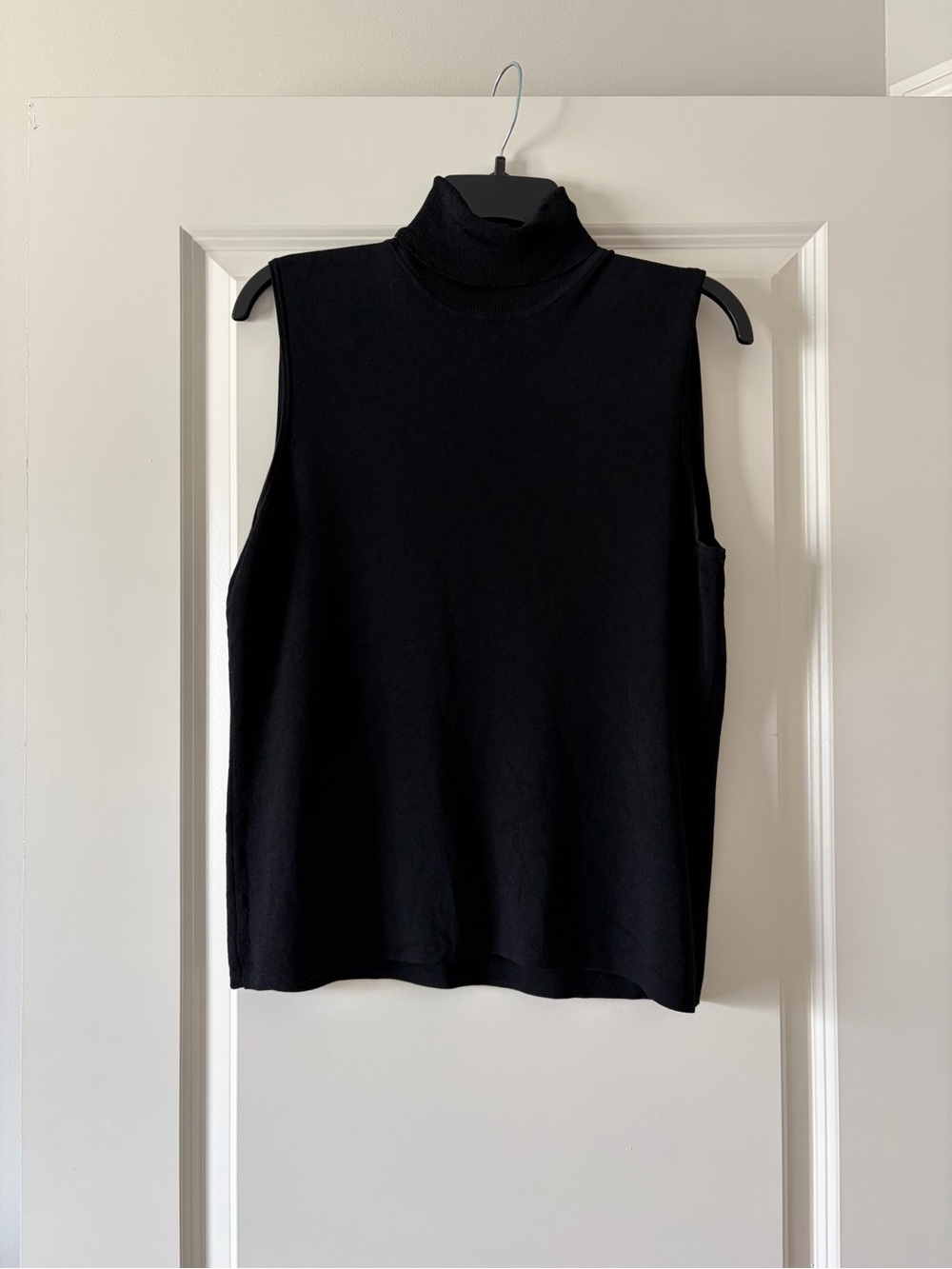 Cable & Gauge Black Sleeveless Turtleneck Camisole